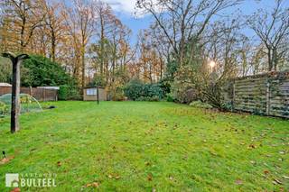 Ontdek deze charmante halfopen bebouwing op een royaal perceel in een rustige, kindvriendelijke buurt te Sinaai. Deze woning biedt alle troeven...