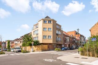 <p>appartement gelegen in Rue Bonaventure 23 bus 2b,1090 jette.<br />apprtement met 2 slaapkamers,badkamer,toiletkamer berging,salon open keuken geinstalleerd.</p><p>enkel dinsdag te bezoeken vanaf 16:00.andere dagen niet mogelijk.mijn gsm is</p><p>Indien de telefoon niet kan opnemen gelieve een bericht te sturen met uw naam en telefoonnumer,ik zal u zo snel mogelijk terugbellen .geen voicemail.dank u</p>