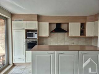 Ruim, energiezuinig appartement met 2 slaapkamers, terras, garage en lift! Gelegen in het centrum van Maria-ter-heide (Brasschaat) vinden we dit...