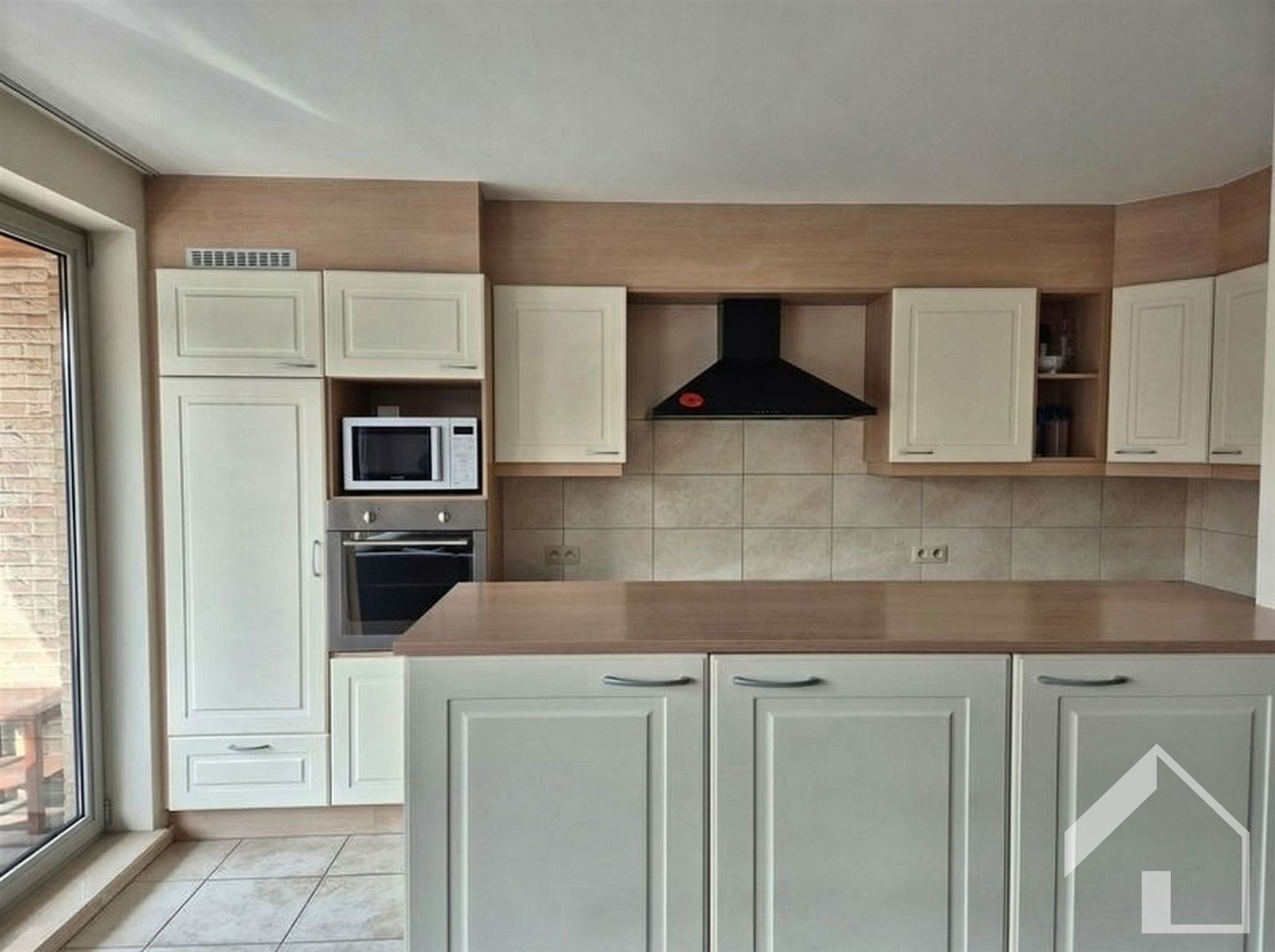 Ruim, energiezuinig appartement met 2 slaapkamers, terras, garage en lift! - foto 3