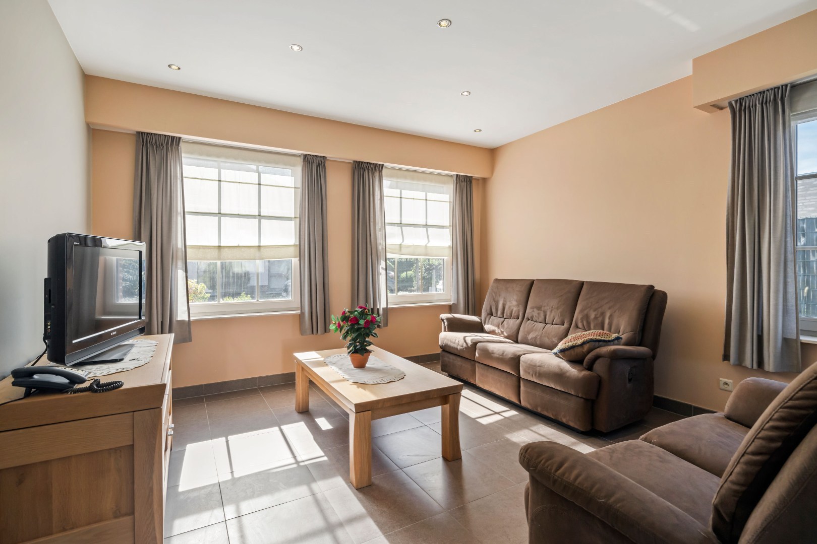 Ruime open bebouwing met 4 slaapkamers, veranda en garage in centrum Kieldrecht - foto 5