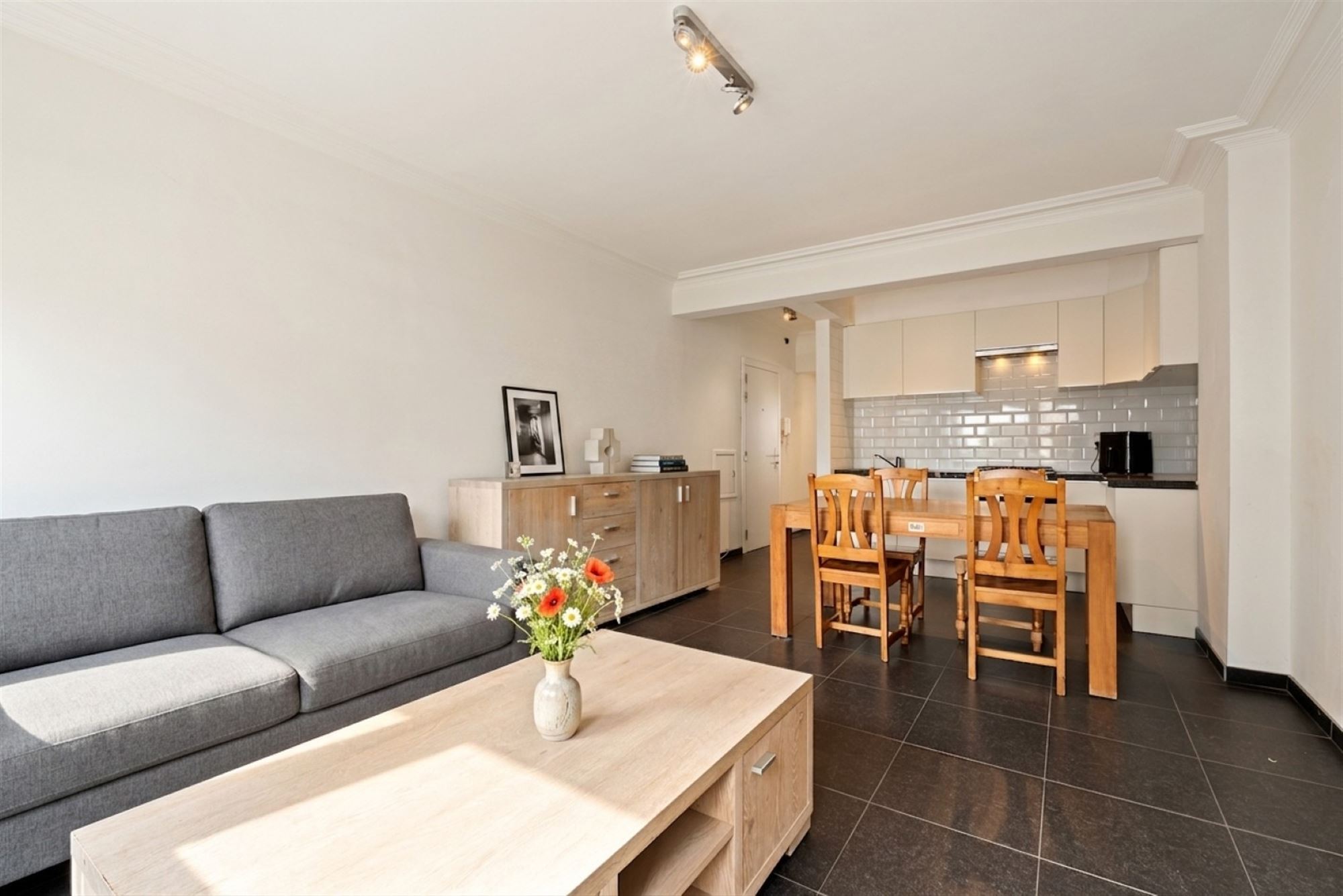 Instapklaar zonnig appartement in centrum en vlak aan de dijk! - foto 4