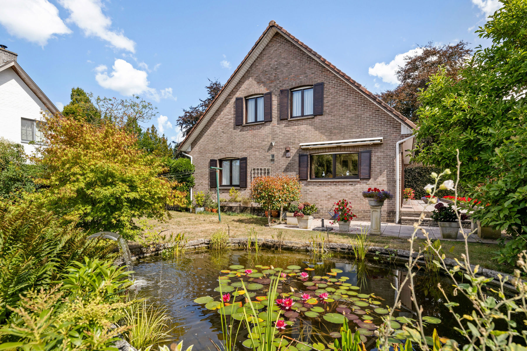 Ruime open bebouwing met grote tuin en garage - foto 3