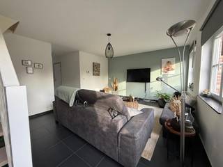 Dit modern en energiezuinig duplex appartement met twee slaapkamers is ideaal voor wie comfort, rust en een aangename woonomgeving zoekt.Het...