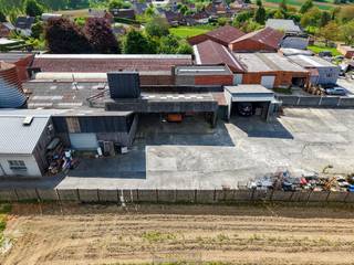 ZONE DE STOCKAGE (+2.000M²) sur un EMPLACEMENT STRATEGIQUE dans une zone industrielle de classe I, ce bien allie FONCTIONNALITE ET...