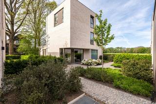 Stijlvolle en energiezuinige nieuwbouwwoning met tuin en dakterras op toplocatieIn het groene en rustige ‘s-Gravensicht bevindt zich deze...