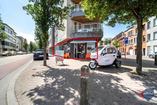 Dit goed gelegen handelsgelijkvloers biedt een prachtige kans voor ondernemers in de voedingssector. Het pand is momenteel ingericht als...