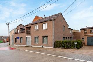 Deze sfeervolle eengezinswoning bevindt zich in het dorp Koninksem en combineert het karakter van authentieke elementen met hedendaags...