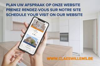 PLAN UW BEZOEK OP ONZE WEBSITE: https://www.claeswillems.be/nl/te-huur Ontdek dit lichtrijke appartement dat comfort en ruimte perfect combineert...