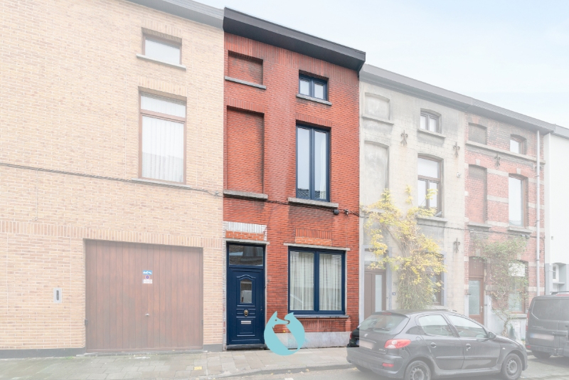Woning met 4 à 5 slaapkamers en koer - foto 1