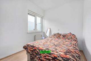 STUDIO MET STAANPLAATSOp zoek naar een instapklare studio op een goede ligging? Deze aangename studio op het gelijkvloers is gelegen in een rustige...