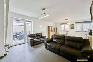 Dit modern instapklaar appartement is op 5 minuten van de oprit van de E314 gelegen. Het maakt deel uit van een woonblok van 6 appartementen. Op de...