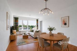<p><span>Kerkeveldlaan 41 (5th floor) - Deurne</span></p><p><span> </span></p><p><span>Ideal starter apartment (49 m²) with 1 bedroom in Deurne.</span></p><p><span> </span></p><p><span>You live here in a quiet location at the foot of the Bisschoppenhofpark, while enjoying excellent accessibility. Thanks to the proximity of the Bisschoppenhoflaan and the Ter Heydelaan, there are plenty of public transportation options and you can reach the highway in no time. Velo stations are also within walking distance.</span></p><p><span>The apartment is located on the fifth floor of a well-maintained 7-story building, whose roof has already been insulated. The fixed costs are €115/month and the heating is common on heating oil. New PVC windows were installed in 2014 and the electricity is compliant.</span></p><p><span>Currently the apartment is rented at €575/month (€500 rent + €75 fixed costs), which also makes it interesting as an investment.</span></p><p><span>Thanks to its high location, you enjoy pleasant light and an open view of the surroundings here. The apartment includes a bright living room (25 sqm), a separate kitchen (4 sqm) with basic equipment, a bedroom (12 sqm) and a bathroom (4 sqm) with shower cabin, toilet, towel dryer and washbasin cabinet.</span></p><p><span>Finally, there is a private basement storage room and a communal bike shed.</span></p><p><span>Are you looking for an affordable starter apartment or an interesting investment in an easily accessible location? Do not miss this opportunity! Living area 49 m² – ref: gross floor area. For more info or a free estimate visit </span><span><span>www.hansimmo.be</span></span></p><p><span> </span></p>