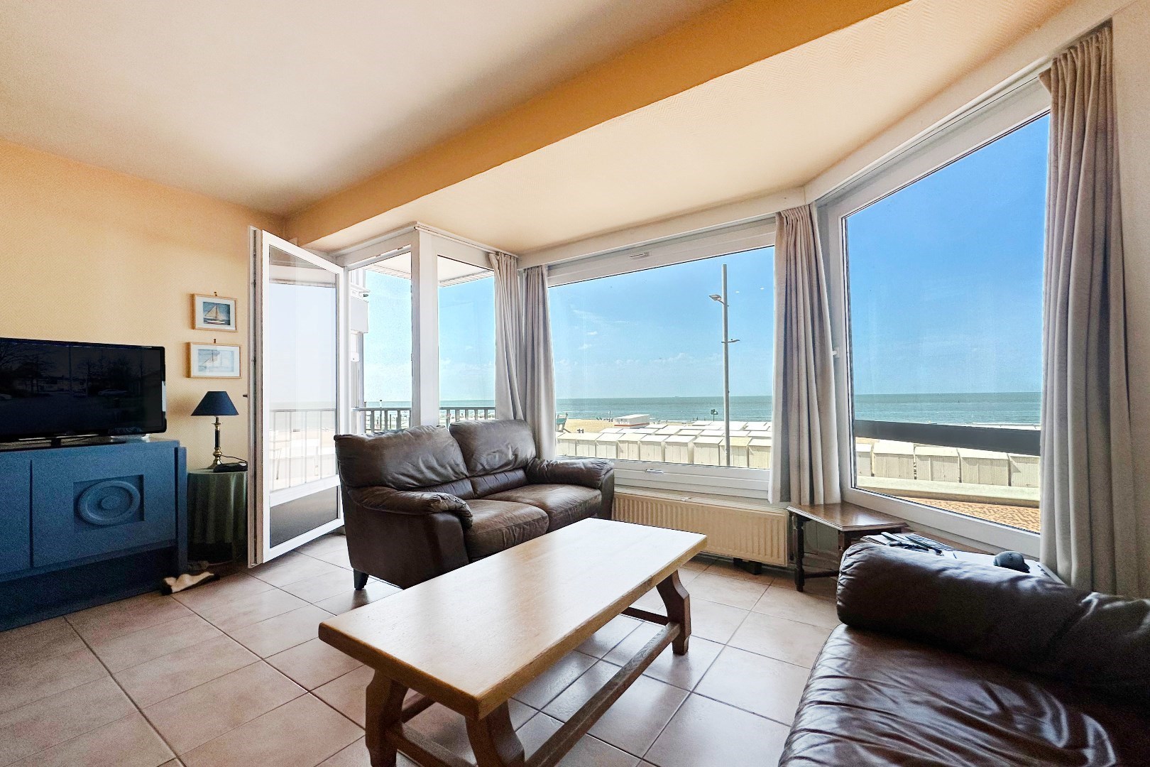 Exclusief Triplex Appartement op de Zeedijk van Wenduine – Luxe, Comfort en Zeezicht! - foto 4