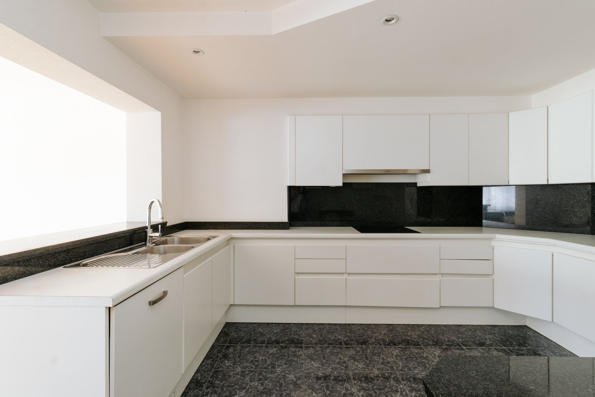 Zeer ruim 2-slaapkamerappartement in het centrum van Wilrijk - foto 4