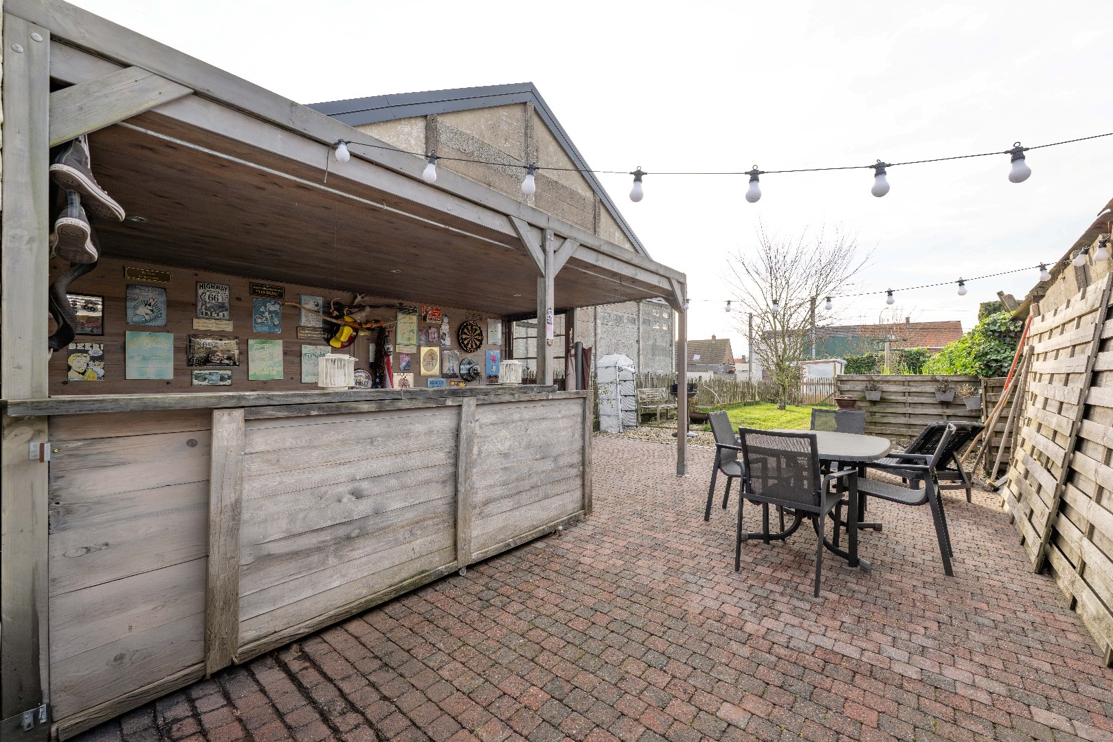 GROTENDEELS GERENOVEERDE GEZINSWONING 2006 MET 3 SLPKS EN TUIN - foto 3