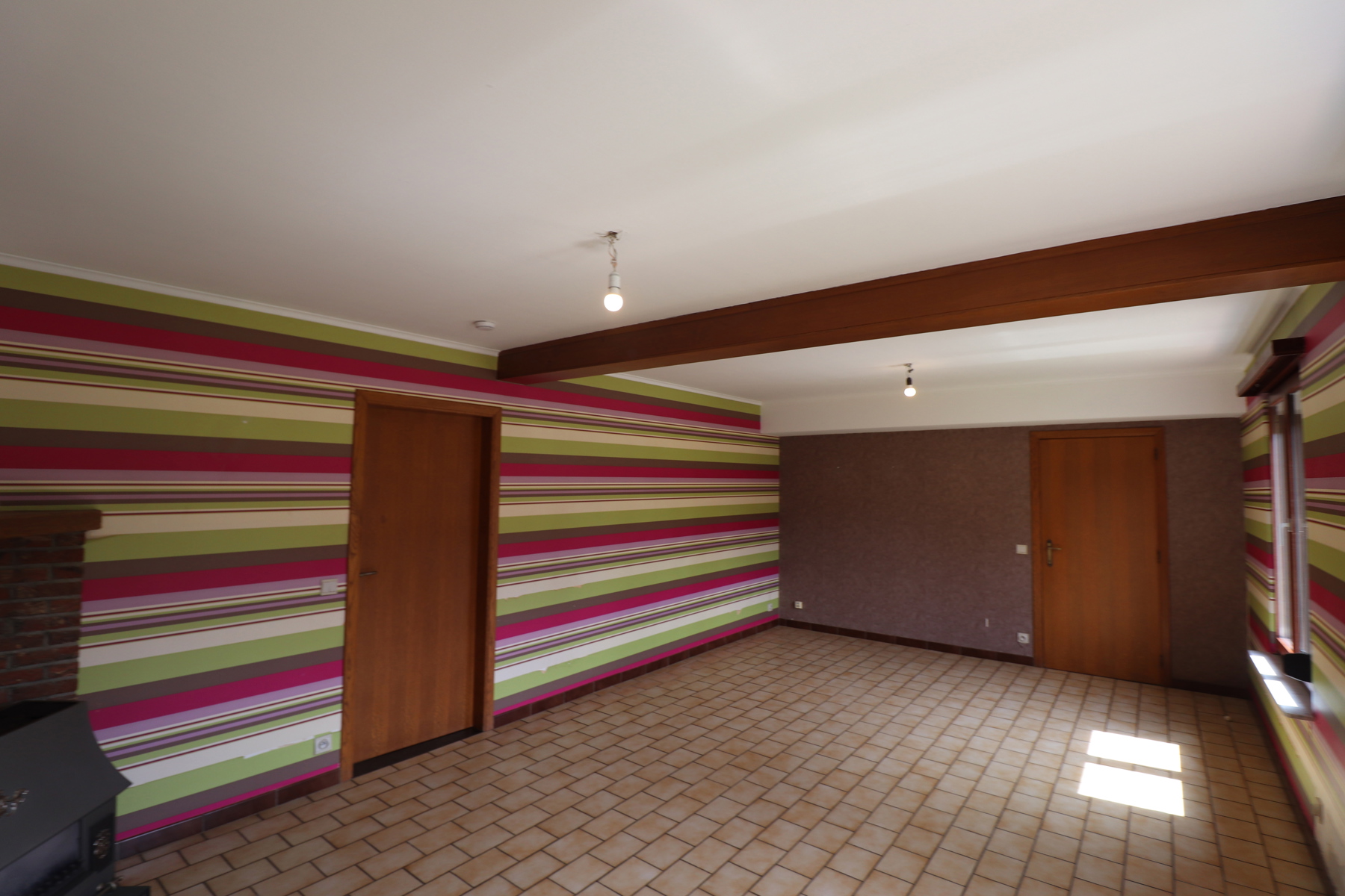 Woning met 4 slaapkamers, terras met tuin en garage. - foto 3