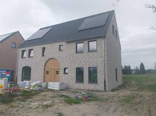 Nieuwbouwproject: Twee BEN20-woningen nabij de jachthaven van het Kanaal naar Beverlo. Ontdek dit prachtige nieuwbouwproject bestaande uit twee...