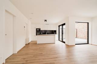 dit nieuwbouw appartement is gelegen nabij de kern van Waarschoot, voorzien van een hoogstaande afwerking en technieken vinkt dit appartement...