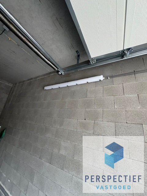 RUIME garagebox met automatische poort - foto 4