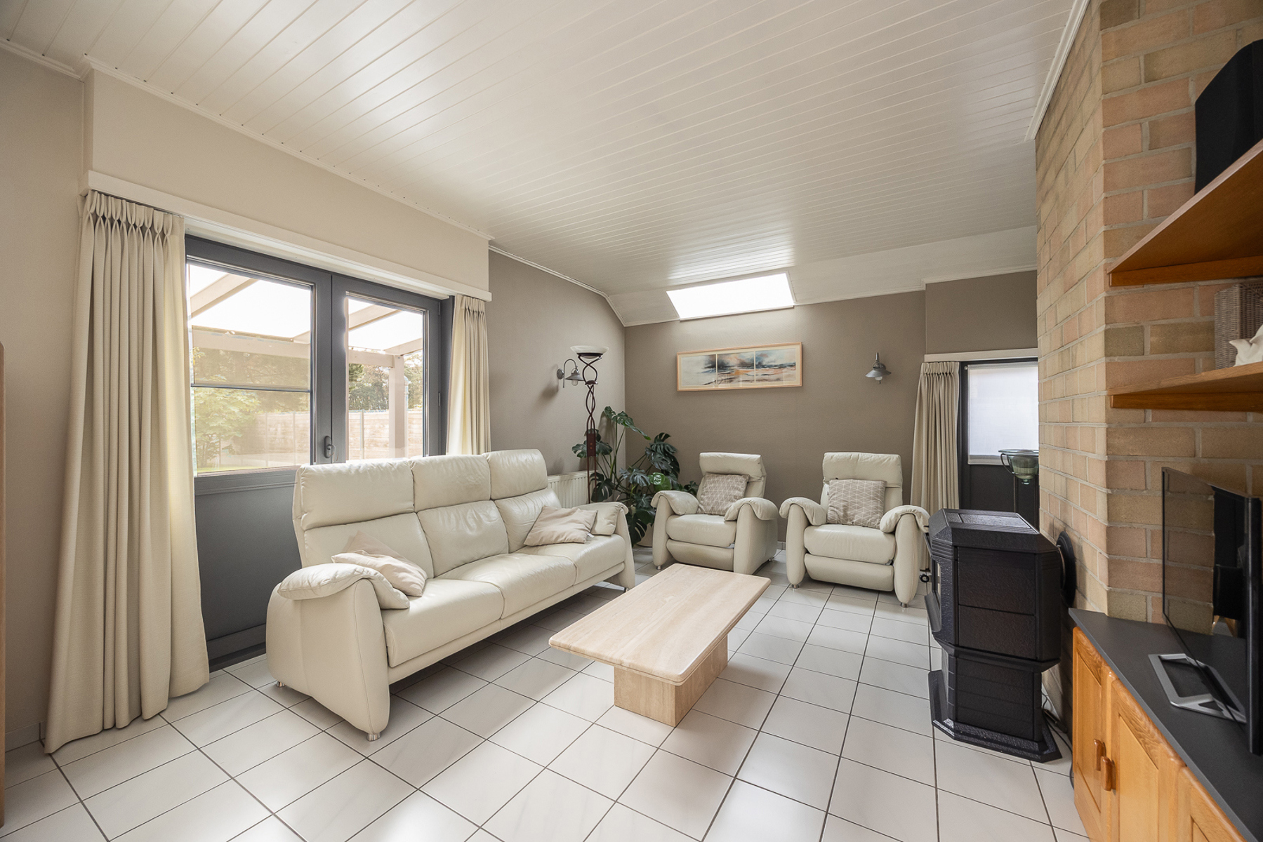 Laagbouwwoning met 3 slaapkamers, veranda, garage, zolder en prachtig open zicht in Wuustwezel. - foto 5
