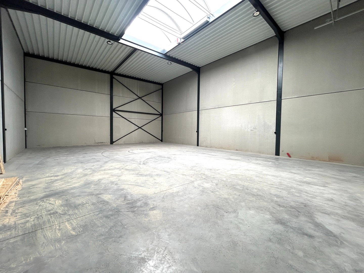 UItzonderlijke voorwaarden, uitstekend gelegen nieuwbouw KMO-unit te Pittem! - foto 4