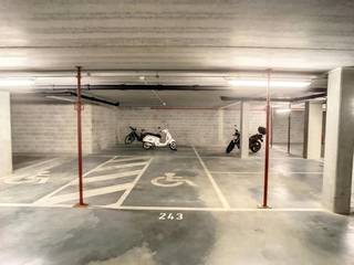 Underground parking space for rent near the station in Bruges. The parking space is located under the new Nieuw Brugge residence in a prime...
