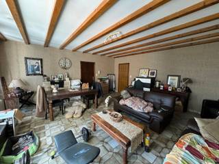 Immo Pické biedt U dit gunstig gelegen appartement (in centrum van Lembeek) op de tweede verdieping aan bestaande uit een woonkamer, een nachthal,...