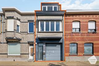 Deze bel-étage woning is gelegen aan de vaart in Bredene, op wandelafstand van winkels, openbaar vervoer en vlotte verbindingen.Bij het betreden van...
