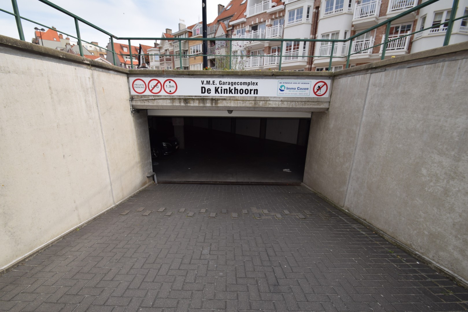 Afgesloten garagebox gemakkelijk inrijdbaar op een van de meest gegeerde plaatsen van Heist - foto 1