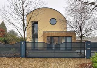  Voor een afspraak bel Tom : 0468 / 09 81 97Bent u opzoek naar een moderne woning met veel ruimte, licht en privacy?  Deze prachtige woning...