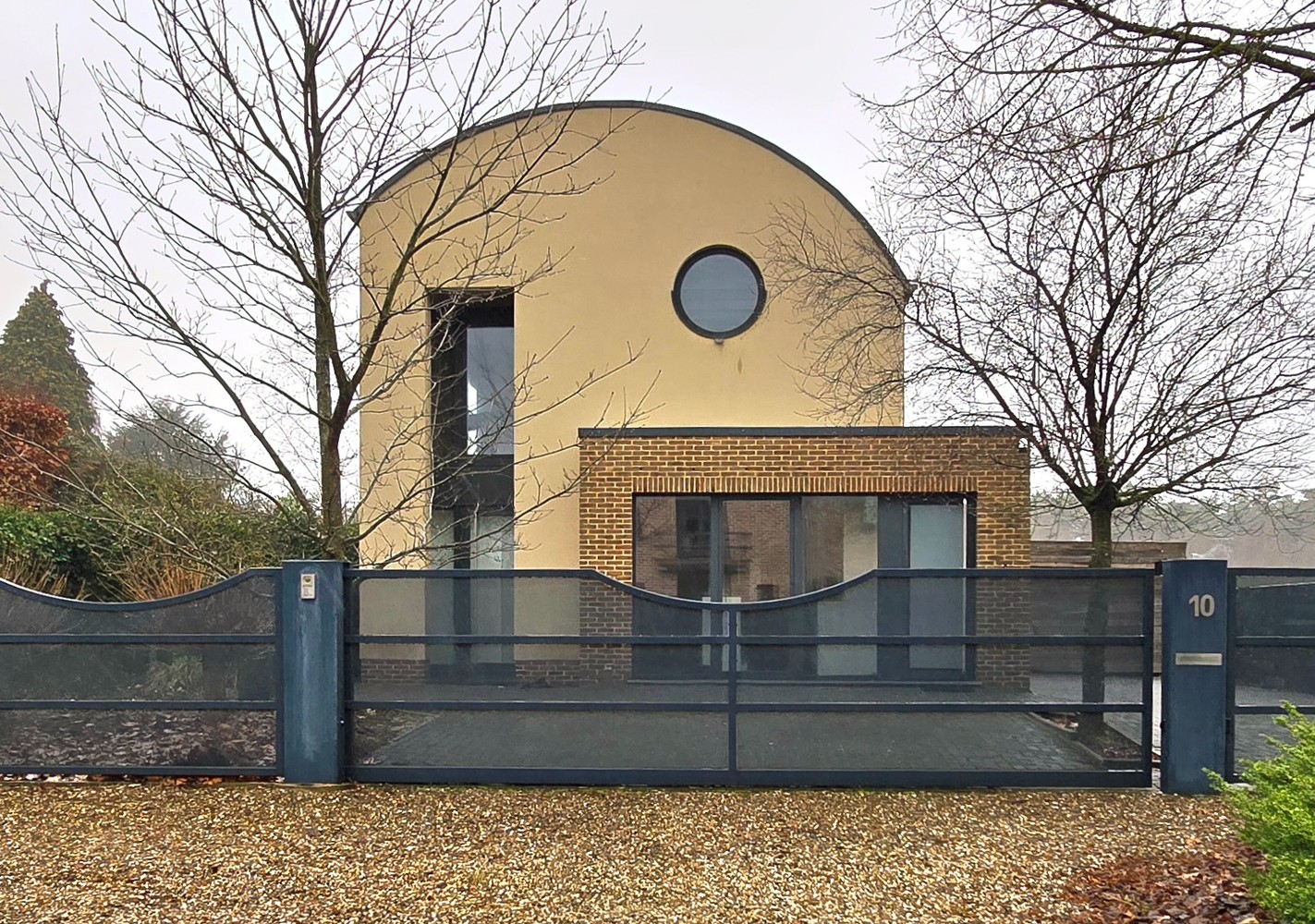 Ruime moderne woning op een perceel van 10a 12ca in een rustige, bosrijke omgeving te koop - foto 1