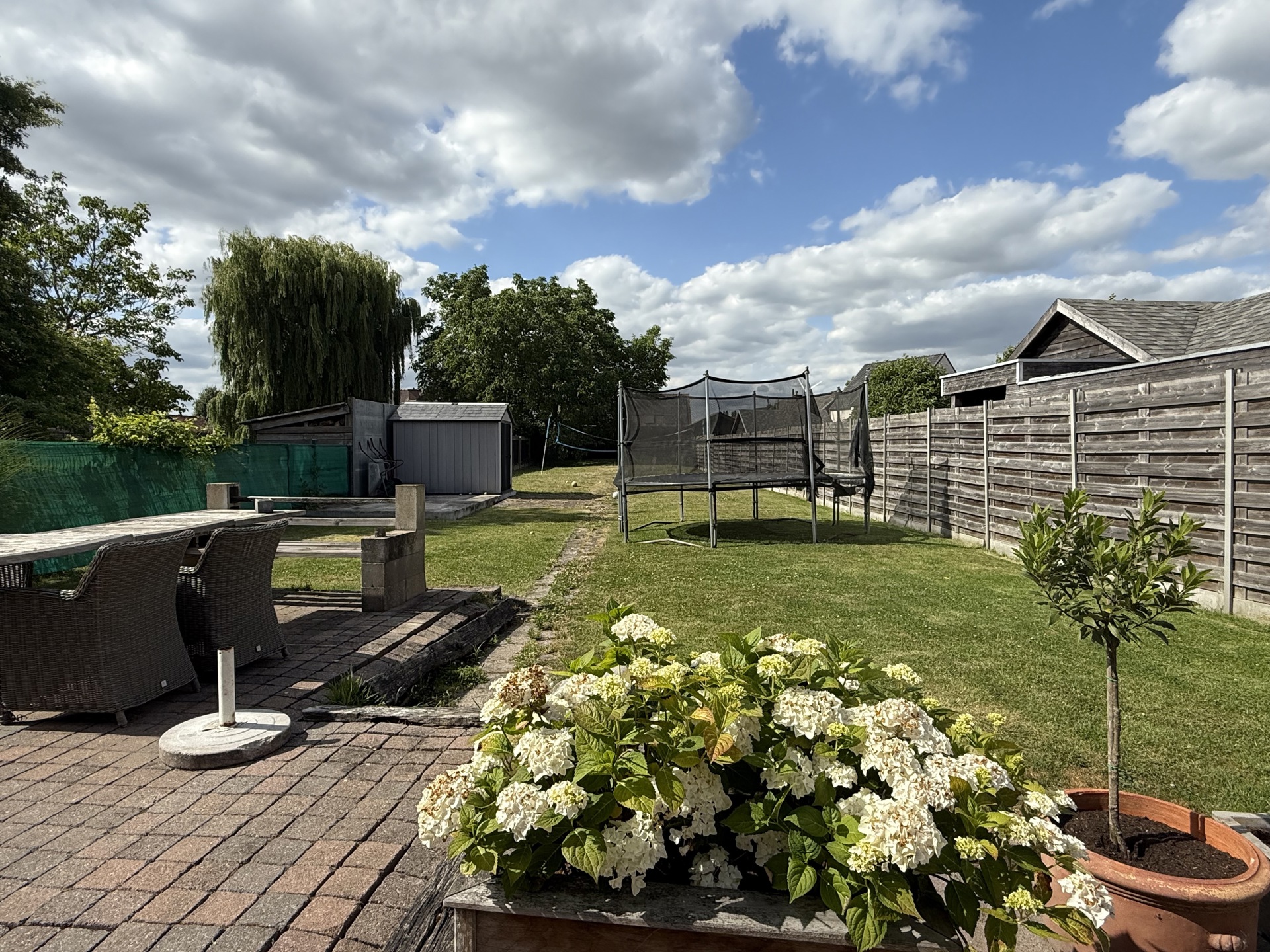 Charmante woning met handige oprit, garage en GROTE TUIN. - foto 2