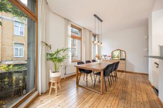 Ruim triplex appartement met twee slaapkamers en dakterras op een centrale ligging nabij 't Zuid!Dit appartement is als volgt ingedeeld: via de...