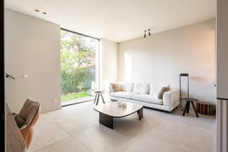 En exclusivité à vendre : villa individuelle (nouvelle construction) située dans un emplacement très central au Zoute. Cette villa est finie avec...