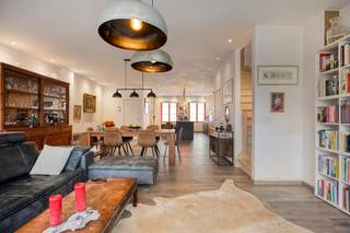 Ready to move in 3-bedroom home near the Kruispoort. Features: basement with equipped desk, 32 m² city terrace with roof terrace and view of...