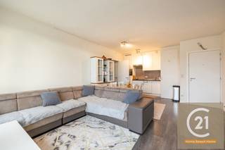 Situé au 3e étage d’un immeuble bien entretenu construit en 2013, cet appartement prêt à emménager combine confort, luminosité et...