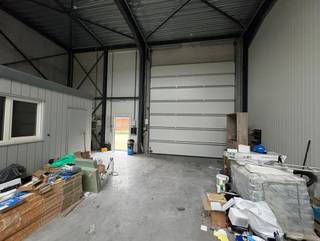 - nieuwbouw KMO unit- vrije hoogte: 6m- sectionaal poorten: 1- daglichtstraat- wanden en dak geïsoleerd- géén verwarming...