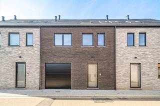 Ruime en moderne nieuwbouwwoning in Scherpenheuvel-Zichem Dit moderne en energiezuinig pand getuigt van verfijnde architectuur en doordachte...