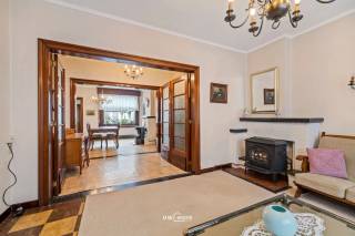 In een rustig éénrichtingsstraatje, op een steenworp van de Kaai en de prachtige Schelde, wacht deze karaktervolle woning op een nieuwe eigenaar...