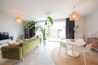 Mooi en ENERGIEZUINIG appartement gelegen te Overwale, nabij de Voskenslaan, de Sterre en op wandel afstand van het Sint-Pieters station, doch...