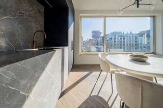 Gemeubeld luxeappartement met adembenemend uitzichtWonen op "’t Eilandje" betekent genieten van een unieke combinatie van rust en stadsleven. Dit...