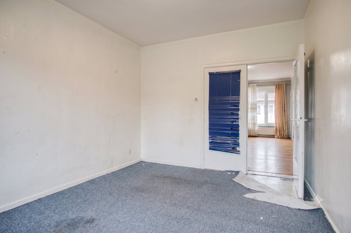 Two bedroom apartment to renovate - photo 5