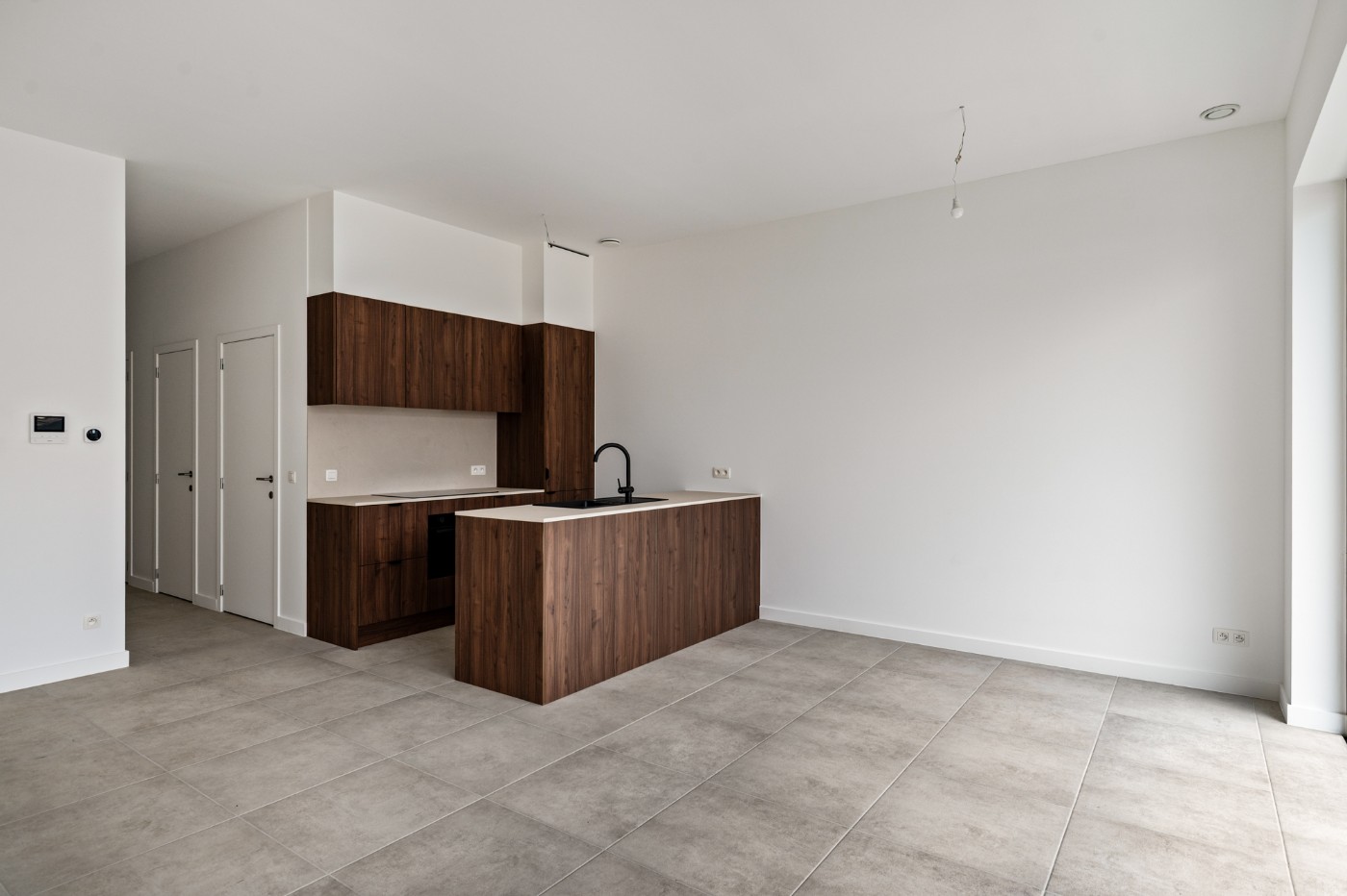 Ruim en licht nieuwbouw app. op de gelijkvloerse verdieping met 2 slpk., tuintje en garagebox - foto 4