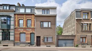 Ontdek deze ruime woning in het hart van Hoboken, met een bewoonbare oppervlakte van maar liefst 212m². De woning straalt charme uit met...