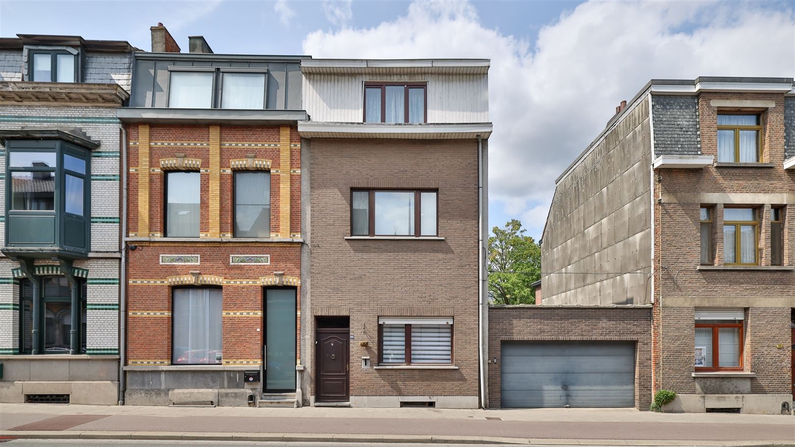 Centraal gelegen en zeer ruime woning te koop - foto 1