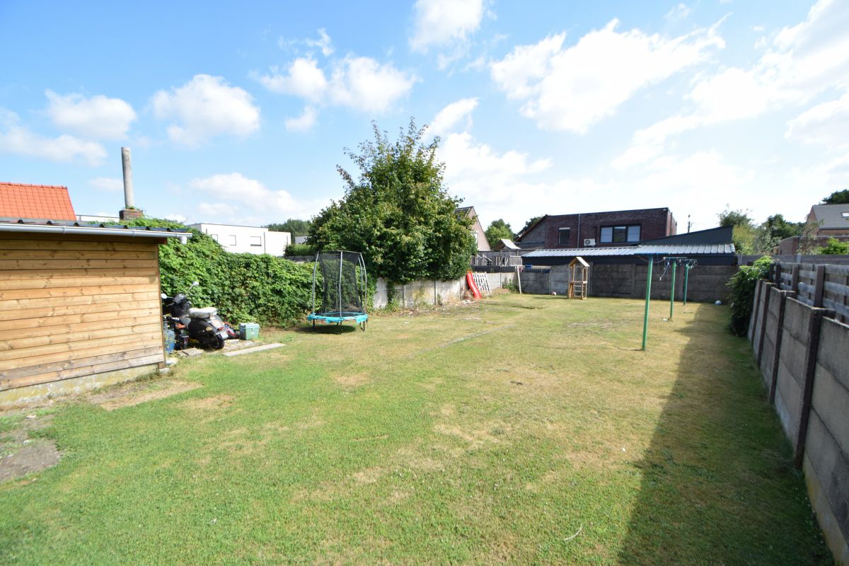 Te renoveren woning met 2 slaapkamers en mooie tuin. - foto 5