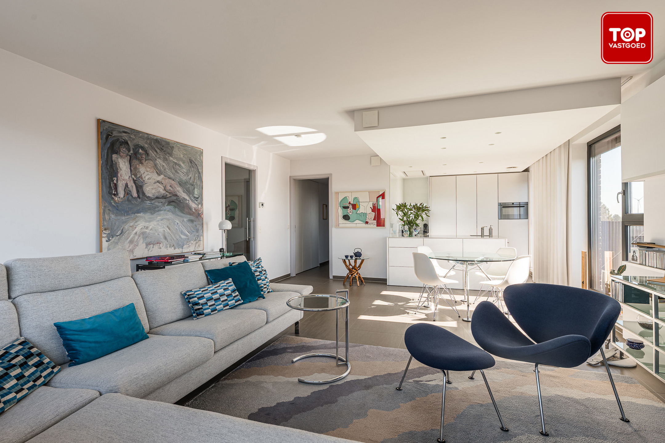 Hoogwaardig afgewerkte penthouse met 45m² terras. 2 slaapkamers, garage en staanplaats!  - foto 2