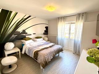 Apparment rénové meublé avec 2 chambres et living spacieux et lumineux. <br /><br />Prés du centre et à 100m de la plage. <br /><br />Cuisine ouverte et équipée, living spacieux, 2 chambres, sallde de bain avec une douche, toilette, 2 terrasses et des très grandes caves. <br /><br />Pas d'ascenseur = moins frais de commun! <br />PEB: 636 kWh/m² - Label F<br />L'appartement est soumis à l'obligation de rénovation des bâtiments résidentiels. <br /><br />Plus d'info et visite virtuelle: www.immodepanne.be