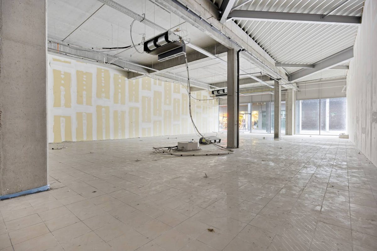 Commercial property of approximately 425 m² for rent at a prime location in a shopping center in Maaseik - photo 4